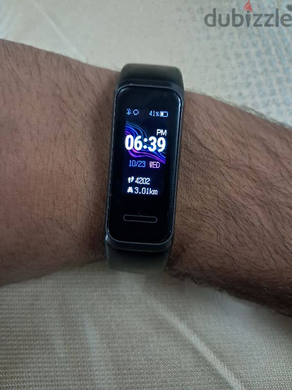 Huawei band 4 بالعلبة 1