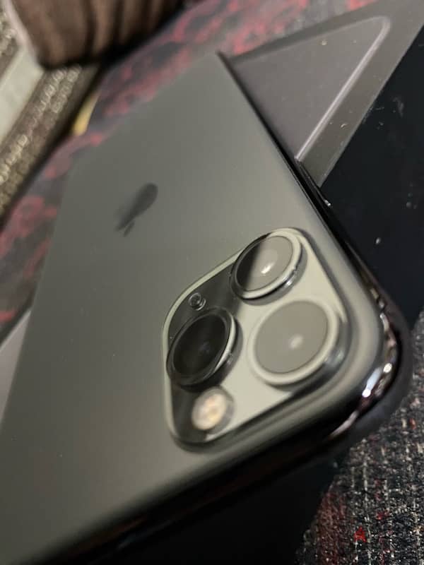 Iphone 11 pro max خطين 2