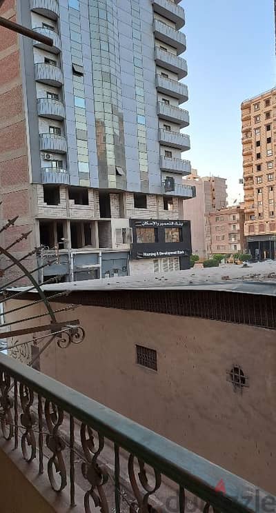 عمارة ناصية بجانب بنك التعمير و الإسكان