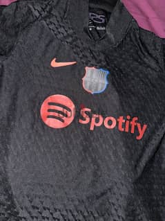 تيشرت برشلونة ٢٠٢٤/٢٥  الثاني مستعمل خفيفBarcelona Away Tshirt 2024/25 0