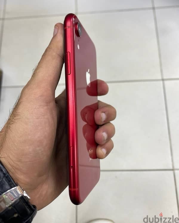 iPhone XR 256  شريحتين  بطاريه80%  مغير كاميرا اصليه خلع 4