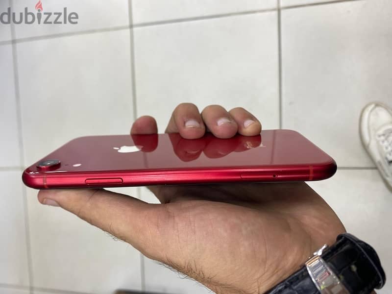 iPhone XR 256  شريحتين  بطاريه80%  مغير كاميرا اصليه خلع 6