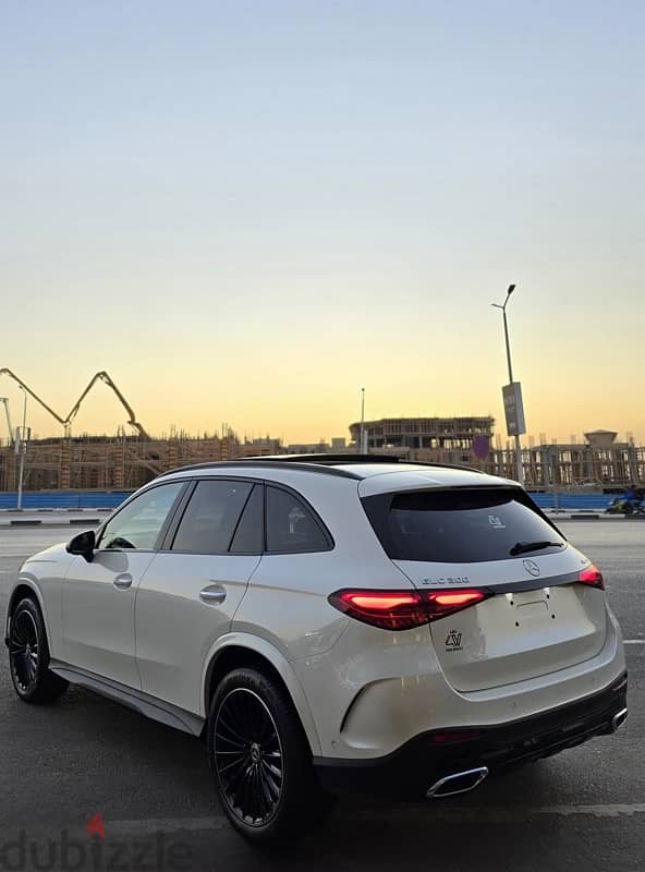 Mercede Benz GLC 300 2023 AMG مرسيدس استلام فوري محاور و عفشة 5