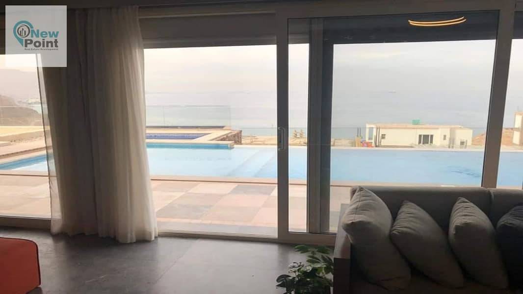 3-room ground floor chalet with a garden directly on the sea, fully finished, for sale in the most upscale villages of Ain Sokhna, Il Monte Galala Vil 7