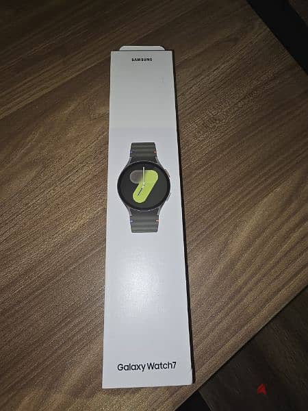 Samsung watch 7 44mm Green Sealed وارد الامارات 3 straps 0