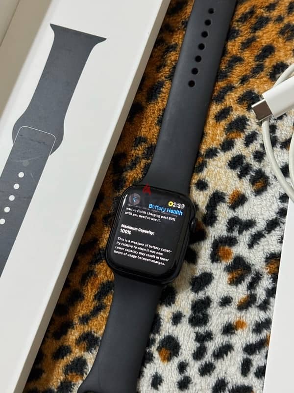 Apple Watch Series 7 battery 100% 3