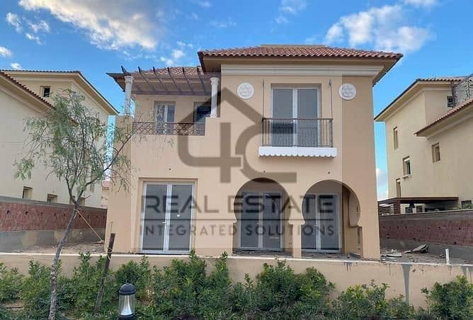 Classic 4 bedroom villa very prime  location, the lowest price in the market for fast sale ready to move Hyde Park Compound Fifth Settlement new cairo 3