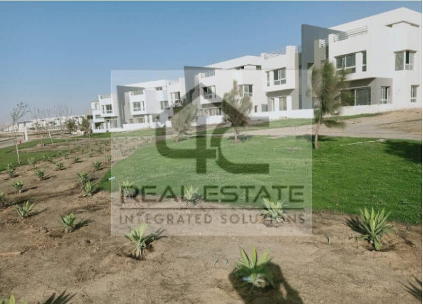 Classic townhouse 4 bedrooms  on prime view  landscape Hyde Park Compound Fifth Settlement New Cairo 8