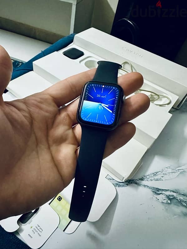 Apple Watch  series 5 88%بيع بدل 1