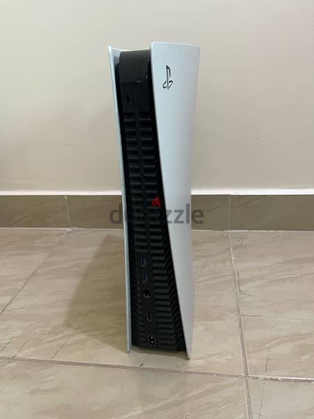 ps5 fat used like new بلاي ستيشن ٥ كانه جديد معاه دراعين 6