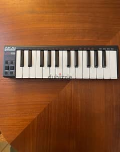 Akai Professional LPK25 Mini Midi Keyboard 0