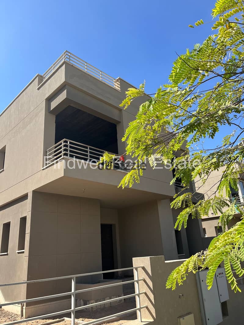 فيلا مستقله للبيع فى بالم هيلز قطاميه بالتجمع الخامس لوكيشن وسعر مميز جدا  New Cairo / Palm Hills Katameya Extension Compound 1