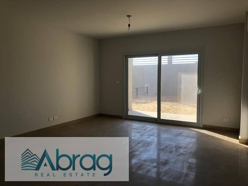 For sale, 153 sqm apartment with 122 sqm garden, finished, in Etapa Sheikh Zayed Compound 1