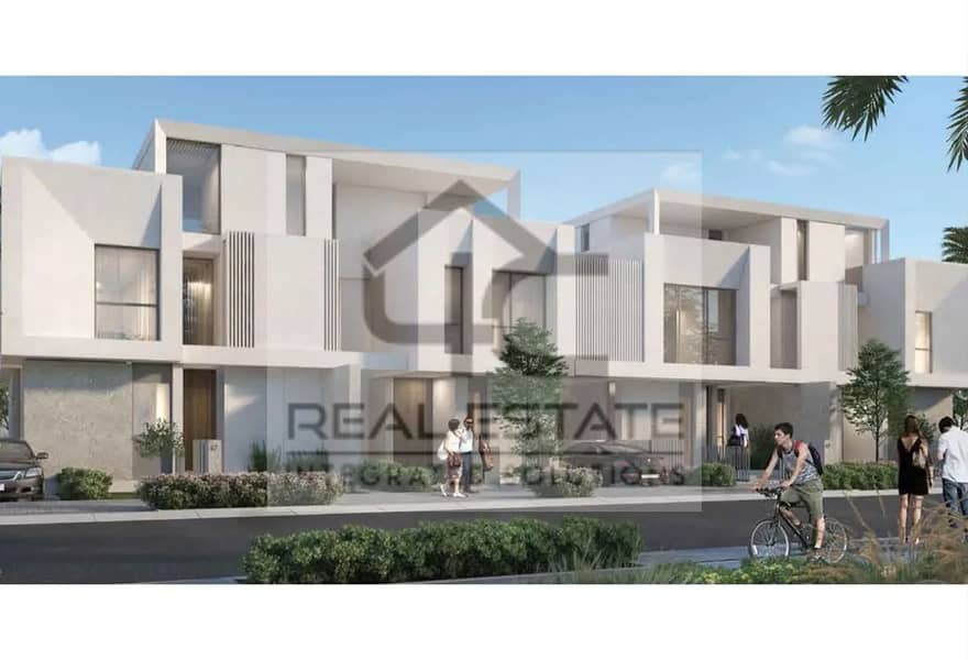 With installments town house middle prime location for sale in Hyde park 1