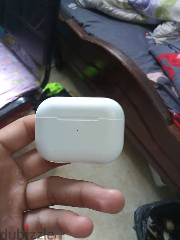 Airpods pro 2 جديده علبه مفتوحه فقط 4