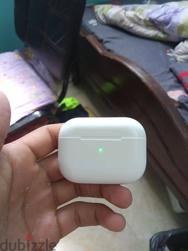 Airpods pro 2 جديده علبه مفتوحه فقط 7