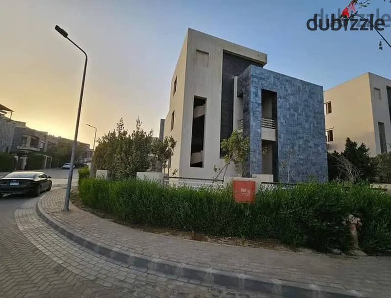 A prime twin house with remaining installments available in Alkarma Vaha, located in the best spot in Sheikh Zayed. 7