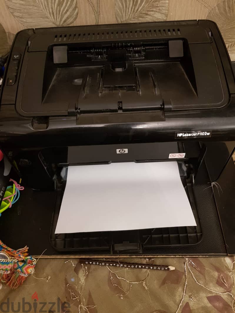 طابعه hp Laser Jet P1102w بحاله ممتازه جداً جداً 1