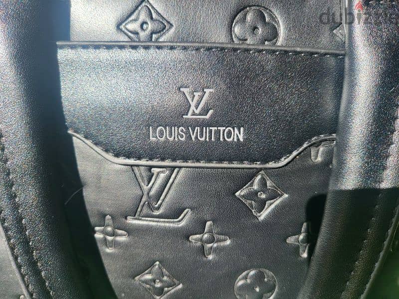 LOUIS VUITTON 0