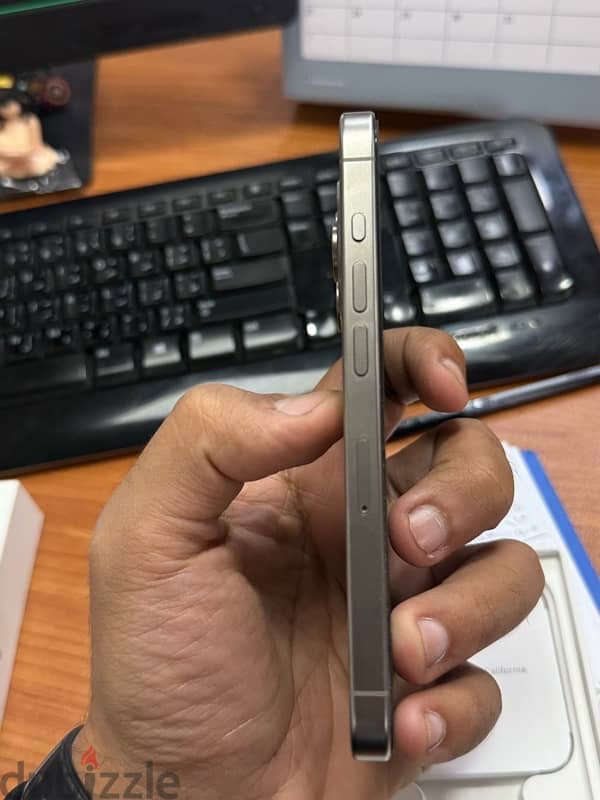 i phone 15 pro 256 natural titanium 8