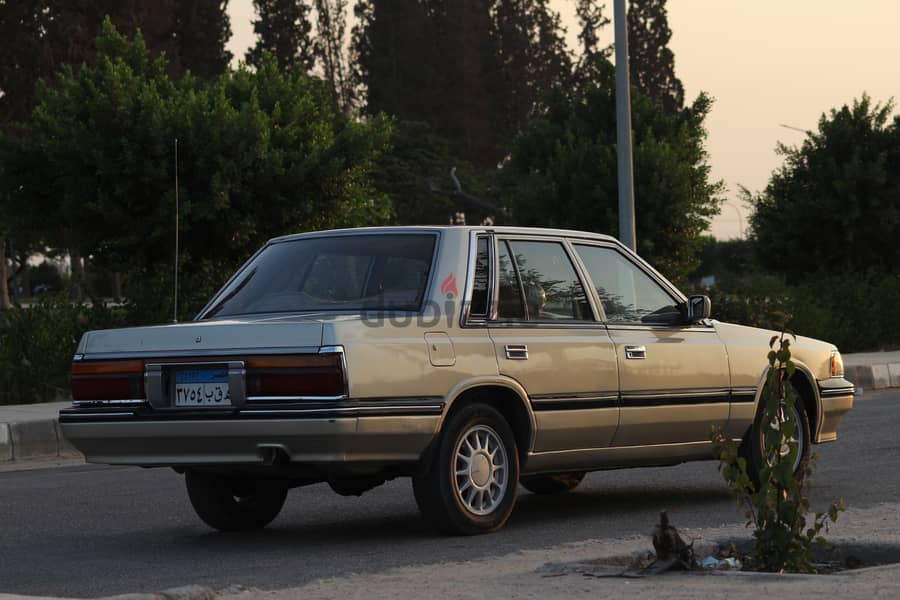 نيسان جلوريا 1987 3