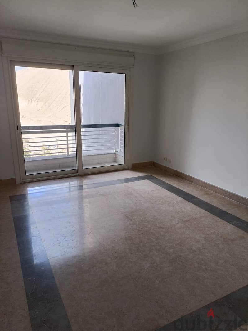 Apartment for sale at New Giza شقة للبيع بكمبوند نيو جيزة موقع مميز 3