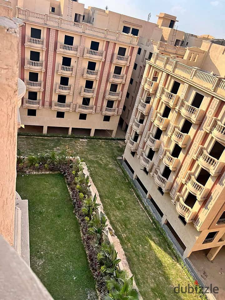 Apartment for immediate delivery in Ashrafeya Compound in the heart of the Fifth Settlement behind Water Way 1 Compound 8