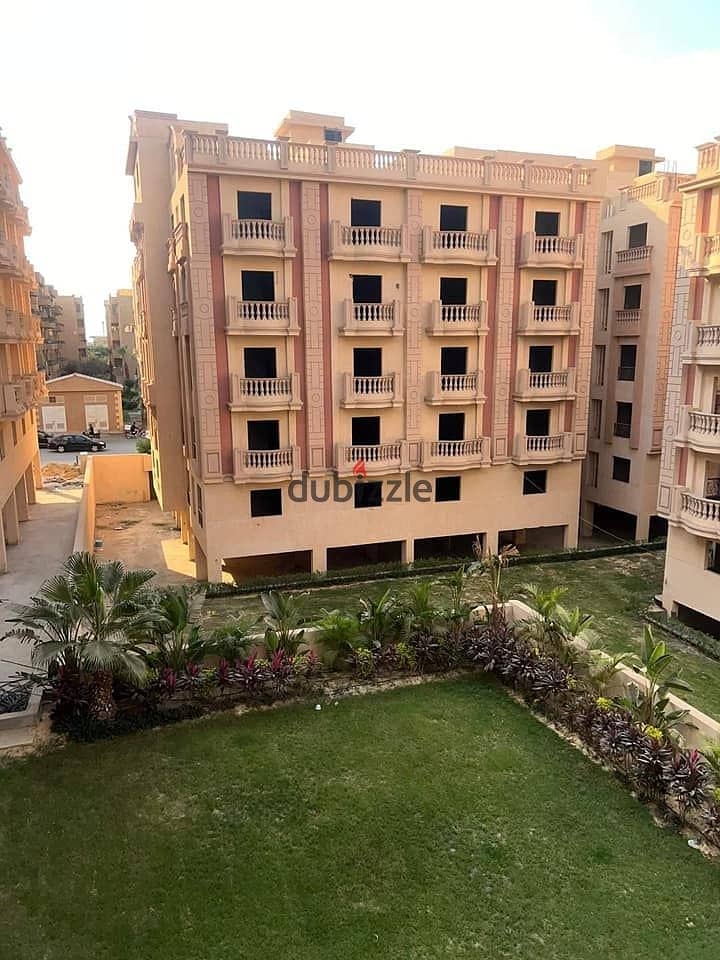 Apartment for immediate delivery in Ashrafeya Compound in the heart of the Fifth Settlement behind Water Way 1 Compound 9