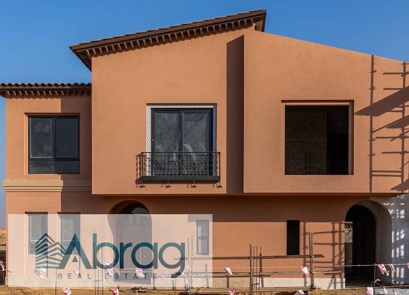 For sale, a corner townhouse villa, 10% down payment, 5-year installments, Village West Compound, in the heart of Sheikh Zayed 1