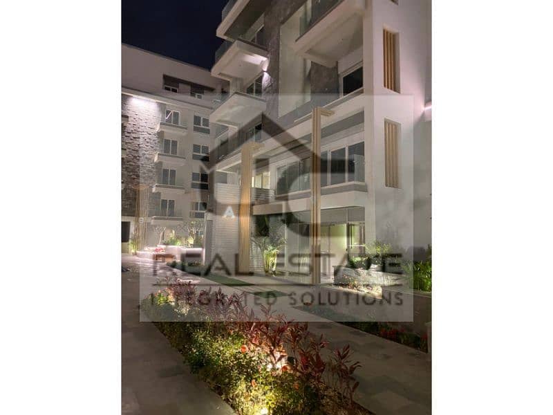 For the first time in Mountain View iCity, a finished apartment with kitchen, dressing room and library, 130 square meters, ready for inspection 0