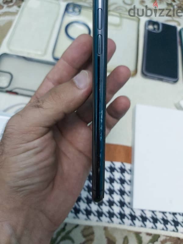 iPhone 11 Pro Max 256 البدل باندرويد عالى 4