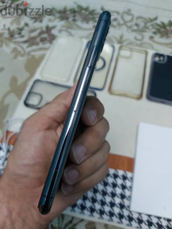 iPhone 11 Pro Max 256 البدل باندرويد عالى 6