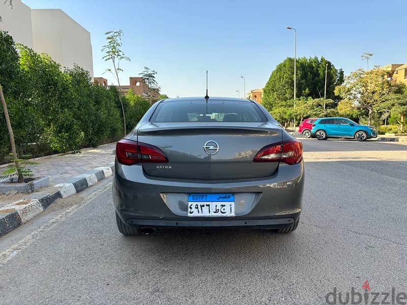 Opel Astra 2020 1