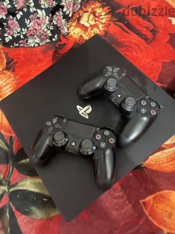 Playstation 4 pro 1 Tera bit  استعمال خفيف معاه دراعين اورجينال 0