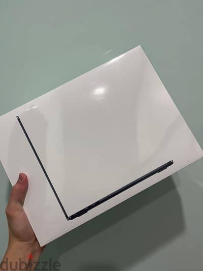 Macbook Air M2 -13.6 inch - NEW SEALED