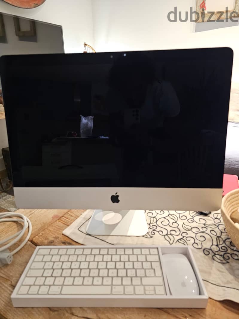 iMac 21.5 late 2015 intel core I5 dual core 1.6 GHz 5 MB cache L3 6