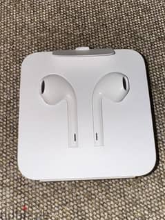 Sealed original Apple Lightning Earpods. 0