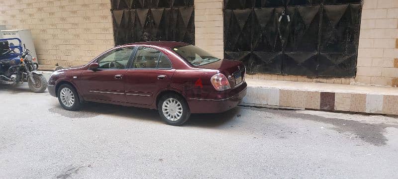 Nissan Sunny 2012 4