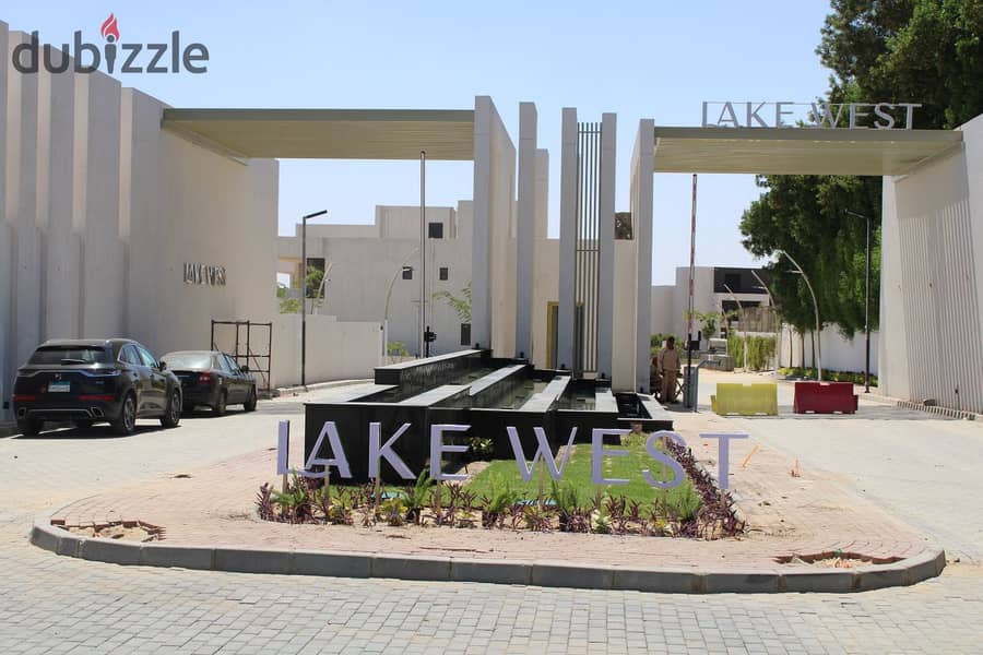 A prime townhouse for immediate delivery in Lake West, located on the Dahshour Link in Sheikh Zayed, directly opposite Beverly Hills. 8