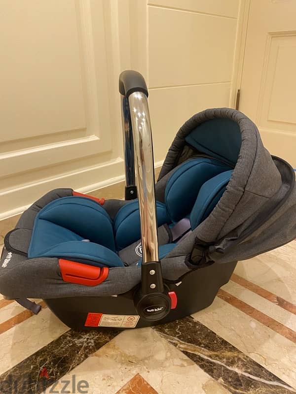 Petit Bébé carseat 1