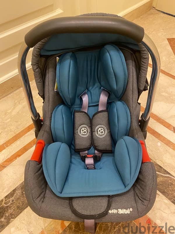 Petit Bébé carseat 2