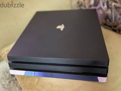 ps4 pro online 1 tera with 3 controllers and one CD