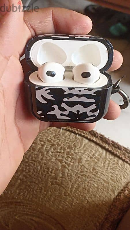 سماعه Airpods pro بحاله جيده جدا 4