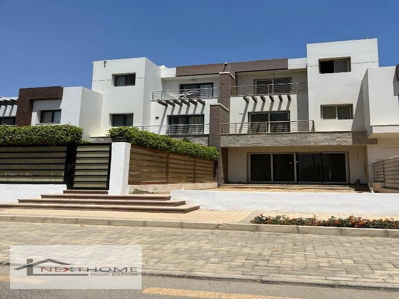 Amazing town house for rent in hyde park new cairo prime location ultra super luxe with kitchen,ac`s 0