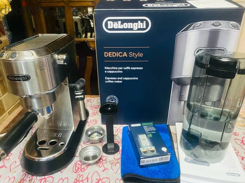 ماكينه قهوه ديلونجي ديديكا Delonghi Dedica EC685 3