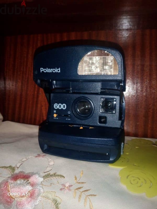 كاميرا من شركه polaroid 2