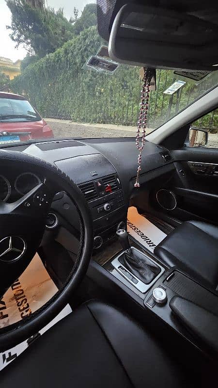 Mercedes-Benz C200 2009 11