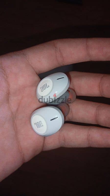 Jbl tune 120 tws جديده و حالتها فوق الممتازه قابل للتفاوض 9