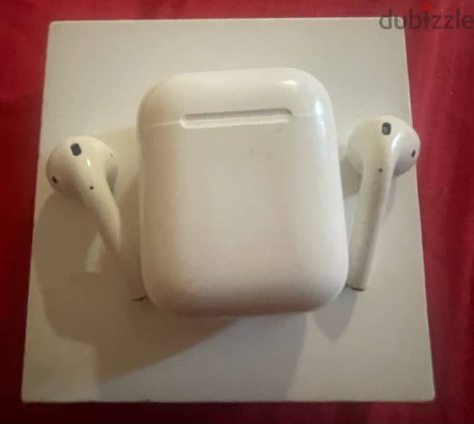 اصليه AirPods السماعه اليمين محتاجه بطارية 1