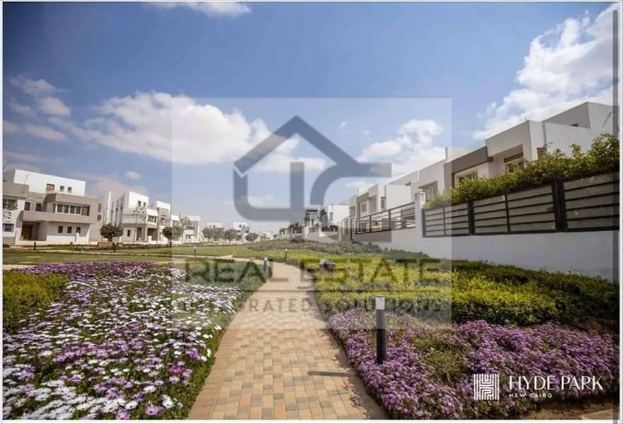 Under price market Town house corner C11 Direct on land scape for sale in Hyde Park 5